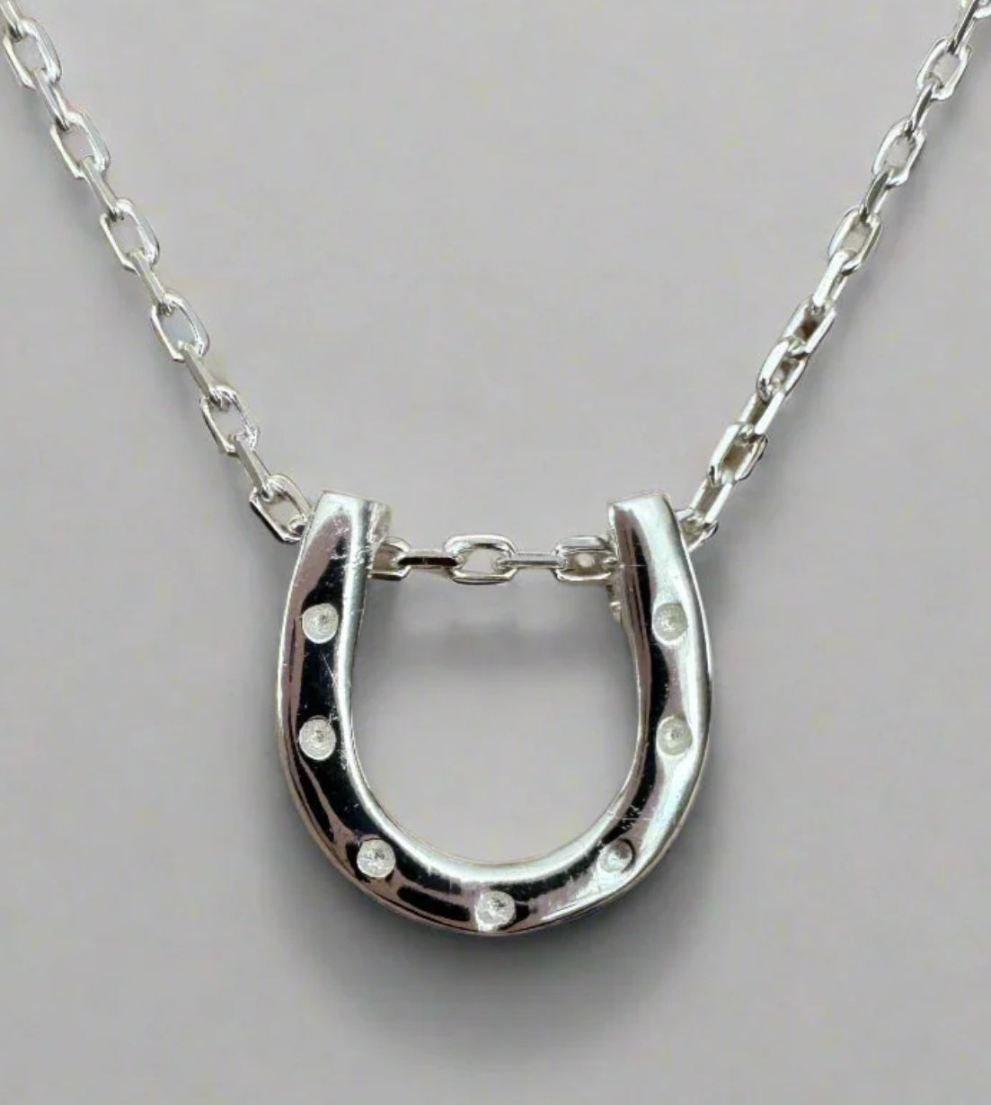 LUCKY HORSESHOE NECKLACE