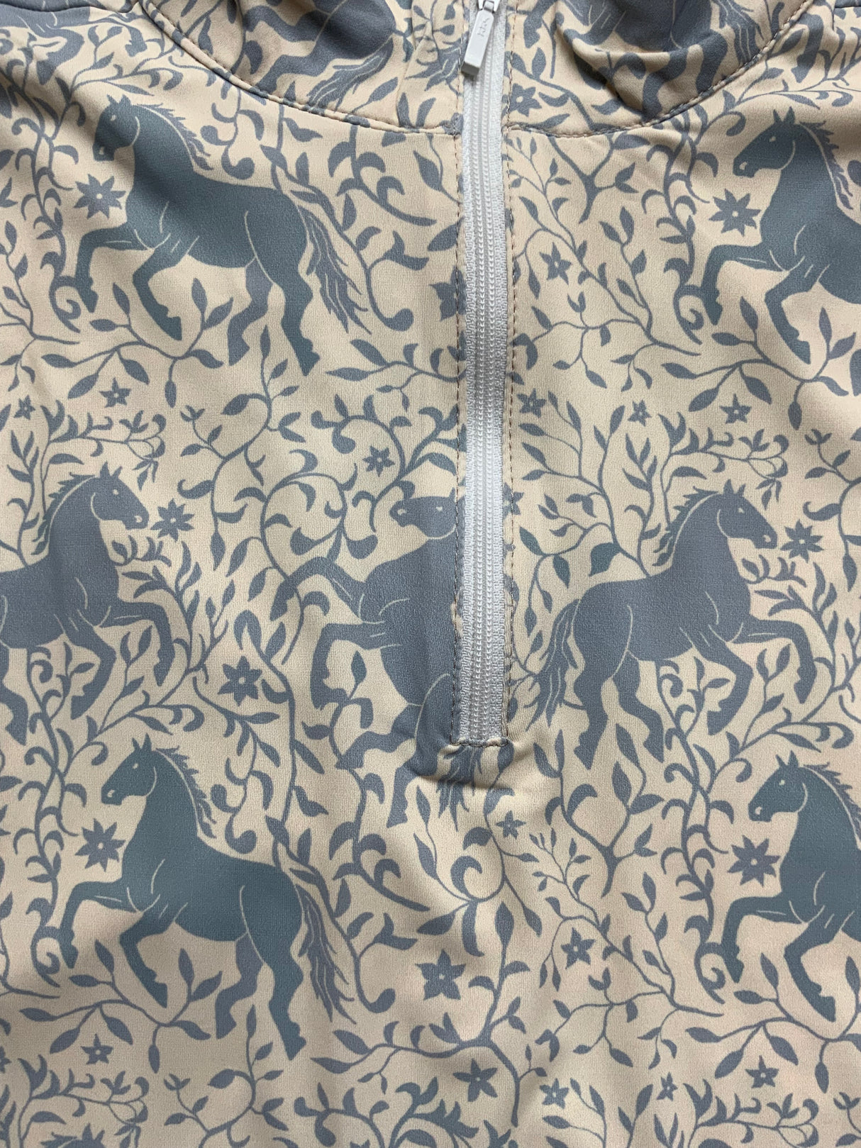 DEINHARDT DESIGNS PRINTS WITH A PURPOSE CORAL SHORT SLEEVE