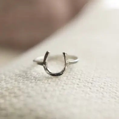 LUCKY HORSESHOE RING
