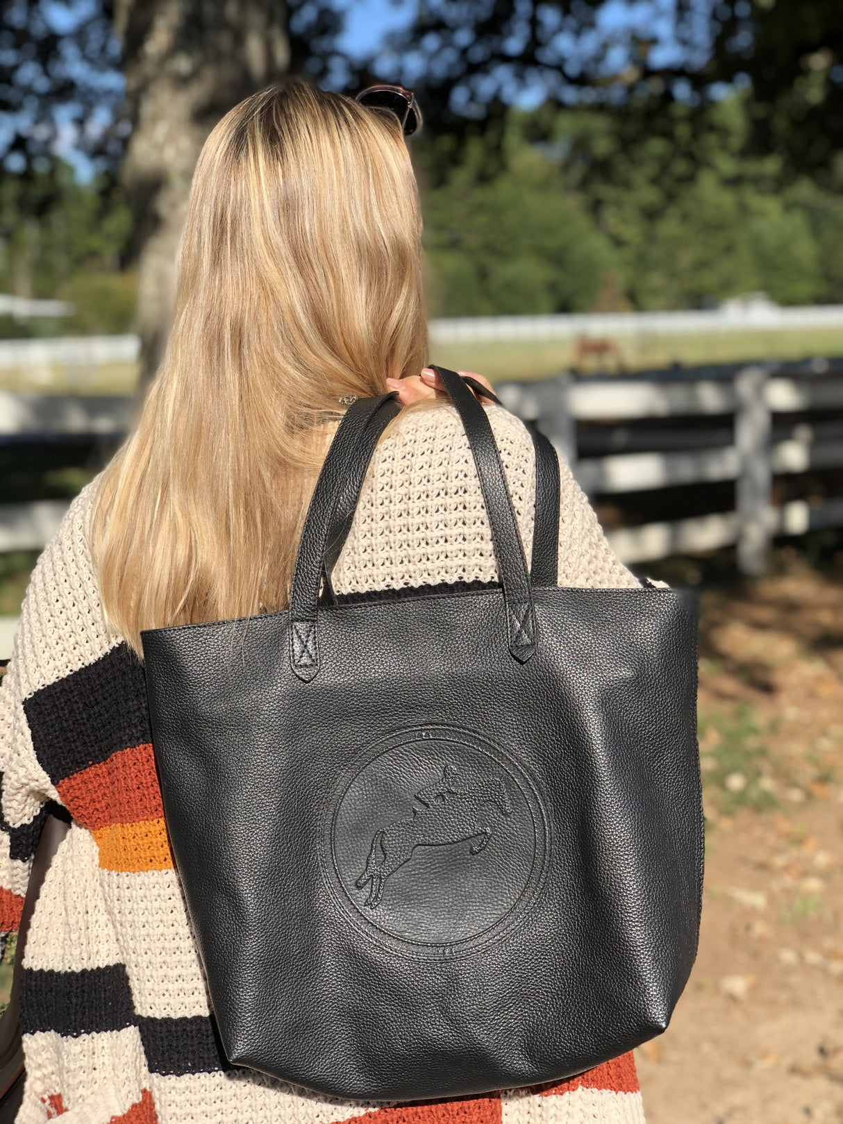 TUCKER TWEED: Sonoma Shoulder Bag: Hunter/Jumper