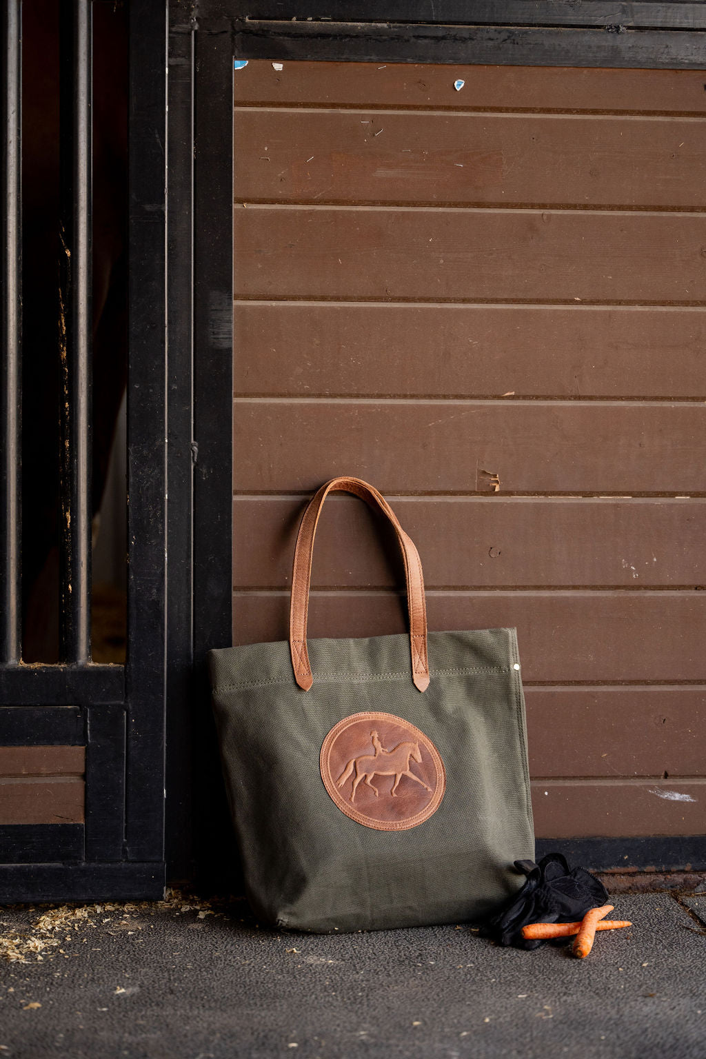 TUCKER TWEED: BARN BAG