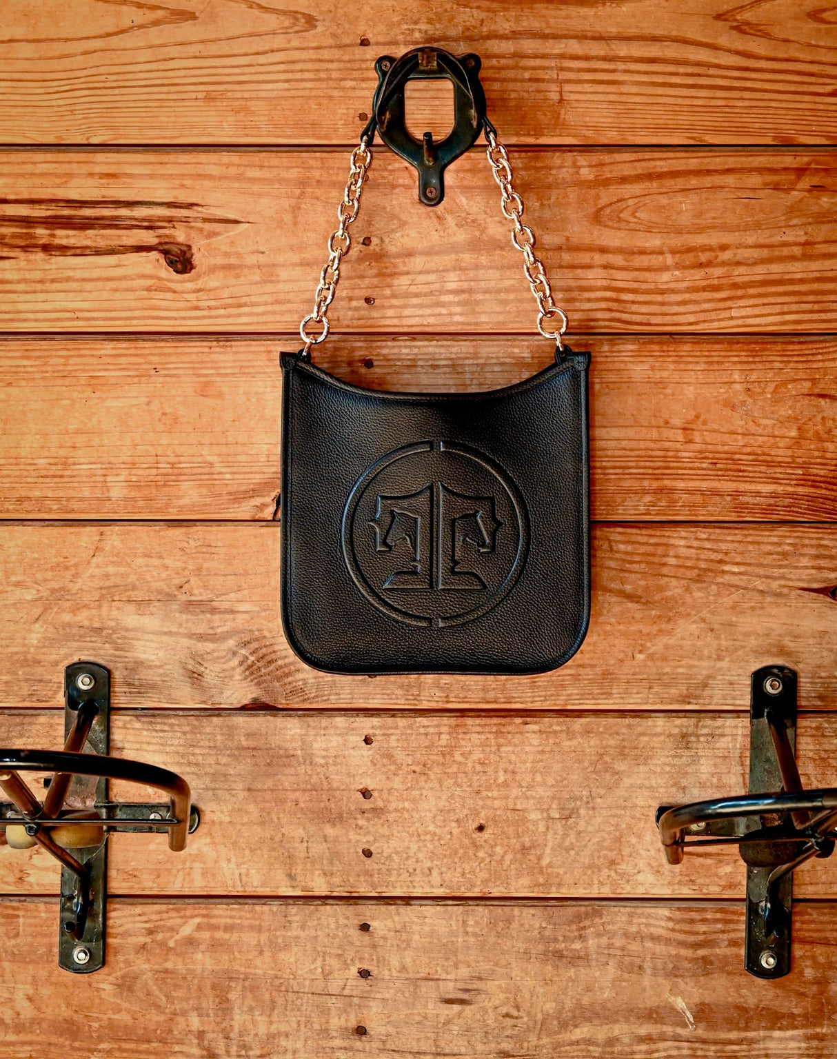 TUCKER TWEED: Middleburg Messenger, Signature