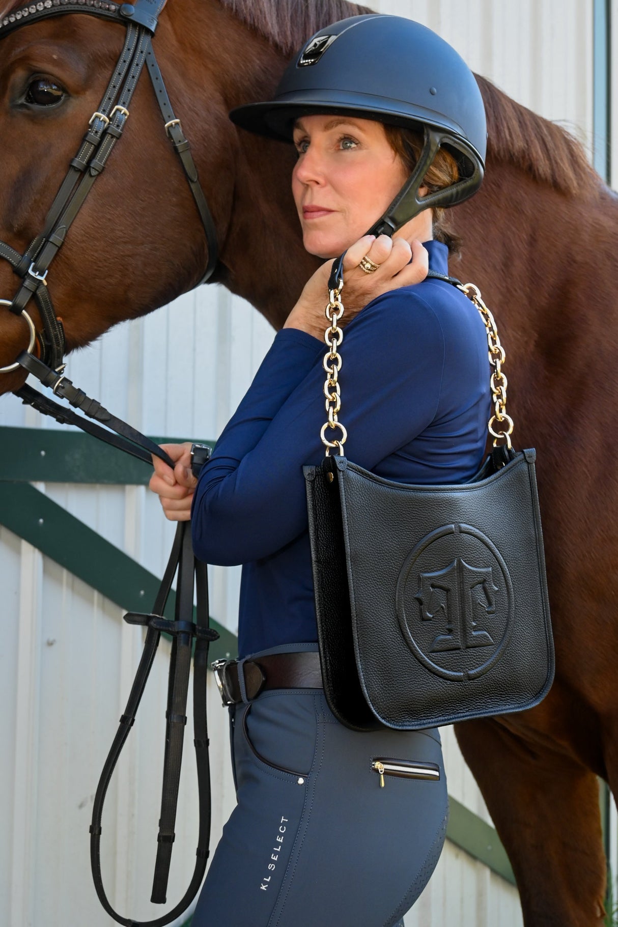 TUCKER TWEED: Middleburg Messenger, Signature