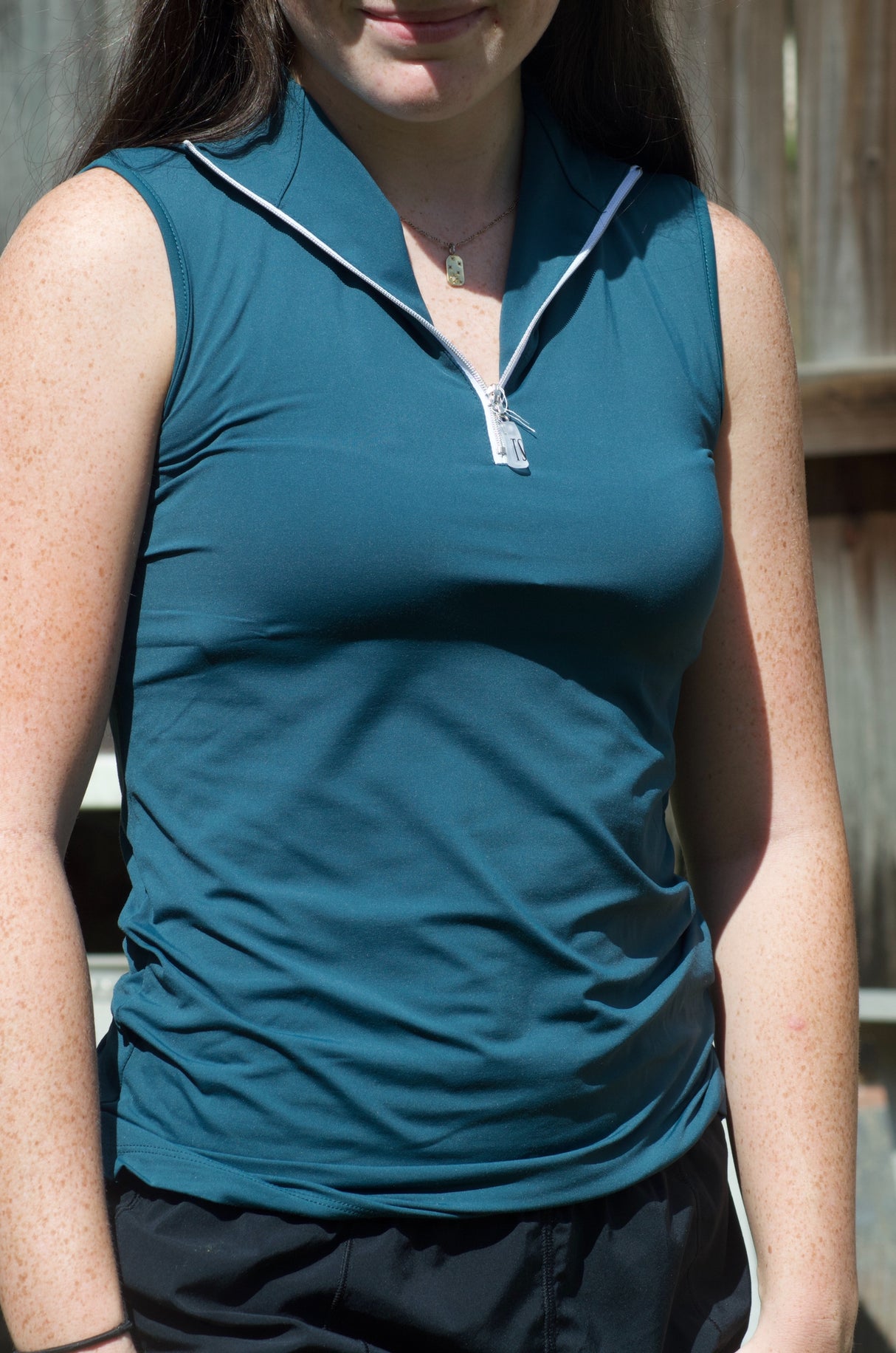 THE TAILORED SPORTSMAN ICE FIL SLEEVELESS ZIP TOP