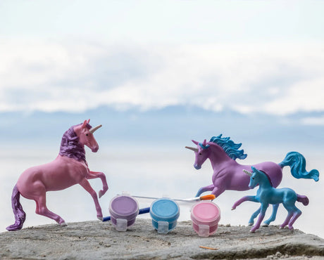 BREYER-UNICORN FAMILY PAINT AND PLAY